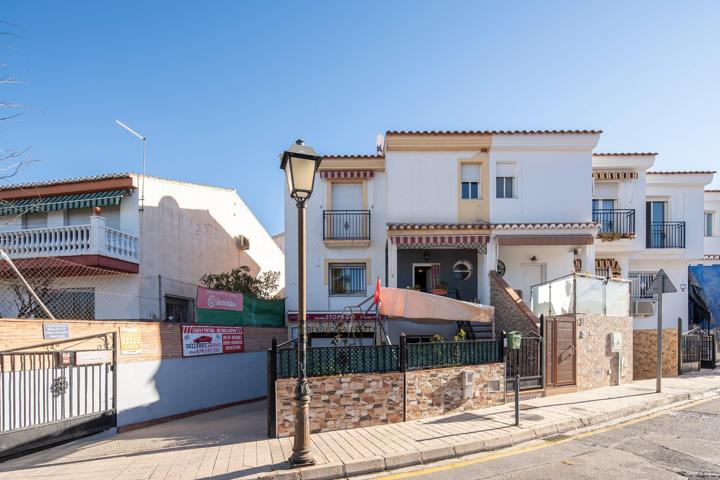 Unifamiliar Pareada En venta en Huetor Vega, Huetor Vega photo 0