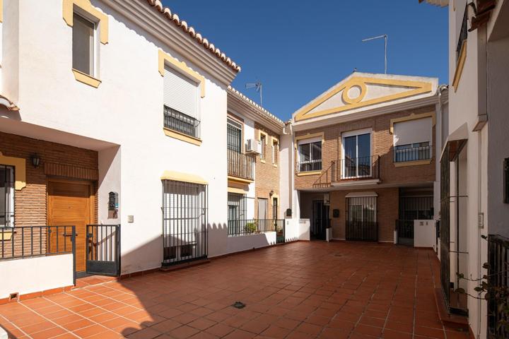 Unifamiliar Pareada En venta en Guardia Civil, La Zubia photo 0
