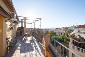 Venta de casa en Huetor Vega! photo 0