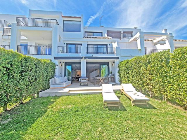 Casa adosada en venta en La Quinta photo 0