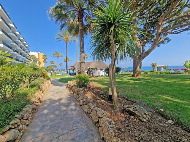 Apartamento en Planta Baja con Jardín Privado en Primera Línea de Playa photo 0