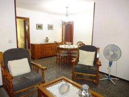 Oportunidad en Rocafonda! Piso Soleado con 4 Habitaciones y Ascensor photo 0