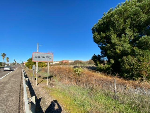 TERRENO RUSTICO EN BADAJOZ. photo 0