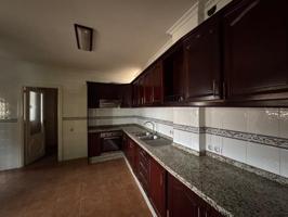 CASABANCO VENDE AMPLIO PISO DE  CINCO DORMITORIOS EN ALMENDRALEJO. photo 0