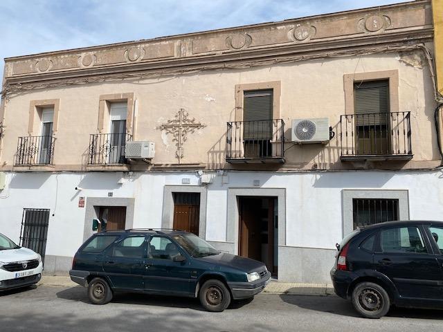 SE VENDE PISO DE CUATRO DORMITORIOS EN ZAFRA photo 0