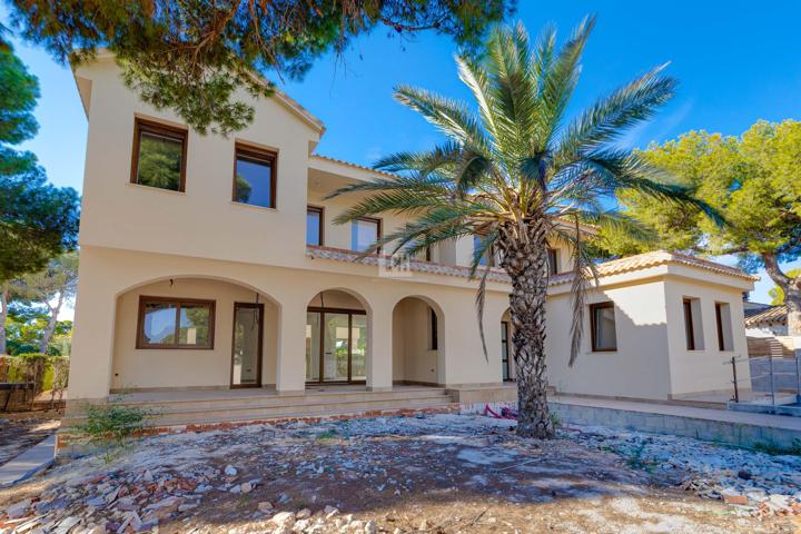 Villa En venta en Punta Prima, Torrevieja photo 0