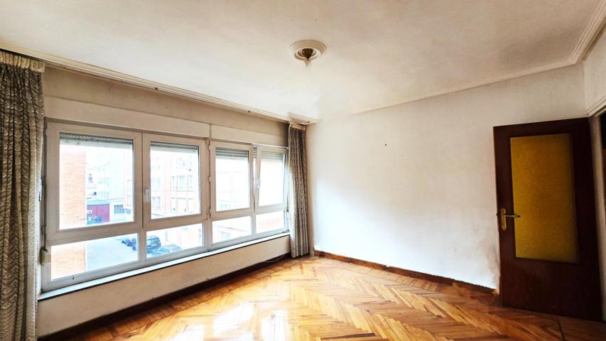 Encantadora Vivienda en Reinosa, Cantabria – Ubicación Estratégica y Gran Potencial photo 0
