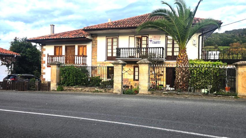Casona con historia y alma en Santa Cruz de Iguña (Molledo, Cantabria) 393 m² construidos · Parcela de 829 m² · Jardines delantero y posterior photo 0