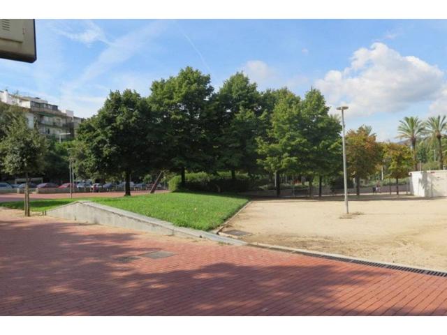 Venta de terreno en Santa Coloma de Gramenet photo 0