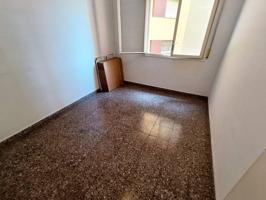Amplio piso de 91m² con balcón, ascensor y excelente ubicación - ¡ Ideal para reformar a tu gusto ! photo 0