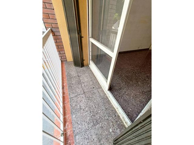 Amplio piso de 91m² con balcón, ascensor y excelente ubicación - ¡ Ideal para reformar a tu gusto ! photo 0