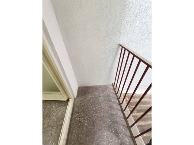 Amplio piso de 91m² con balcón, ascensor y excelente ubicación - ¡ Ideal para reformar a tu gusto ! photo 0
