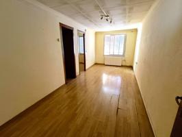 ¡ PISO CON GRAN POTENCIAL EN EL CENTRO DE SANTA COLOMA DE GRAMENET ! photo 0