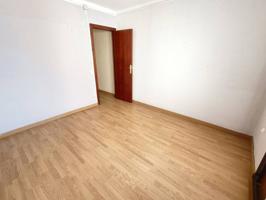 ¡ PISO CON GRAN POTENCIAL EN EL CENTRO DE SANTA COLOMA DE GRAMENET ! photo 0