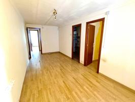 ¡ PISO CON GRAN POTENCIAL EN EL CENTRO DE SANTA COLOMA DE GRAMENET ! photo 0