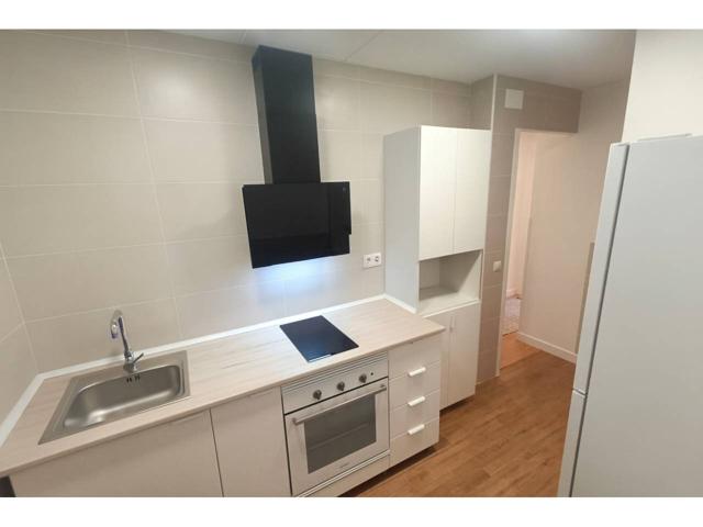 PISO TOTALMENTE REFORMADO A 2 MINUTOS DE LA PLAYA photo 0