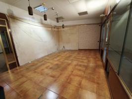 Local comercial a pie de calle junto al Ayuntamiento photo 0