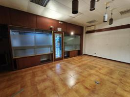 Local comercial a pie de calle junto al Ayuntamiento photo 0