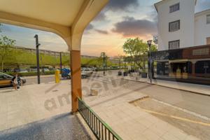 LOCAL COMERCIAL CON NEGOCIO EN  FUNCIONAMIENTO EN CENTRO PUERTO ALCUDIA A LA VENTA photo 0