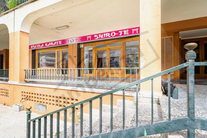 LOCAL COMERCIAL CON NEGOCIO EN  FUNCIONAMIENTO EN CENTRO PUERTO ALCUDIA A LA VENTA photo 0