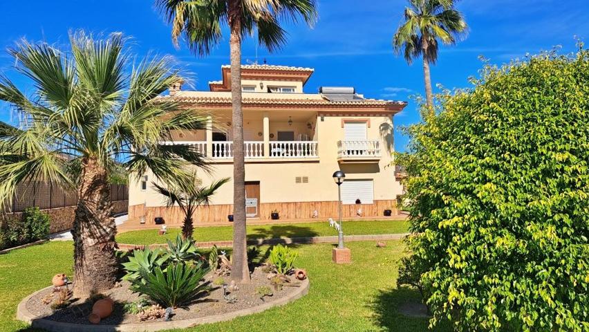Villa exclusiva con fantásticas vistas al mar photo 0