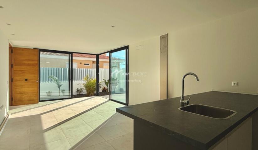 Casa-Chalet en Venta en Adeje LOS OLIVOS Santa Cruz de Tenerife photo 0