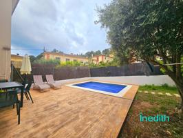 Casa adosada con piscina en urbanización tranquila a 6 minutos Playa photo 0