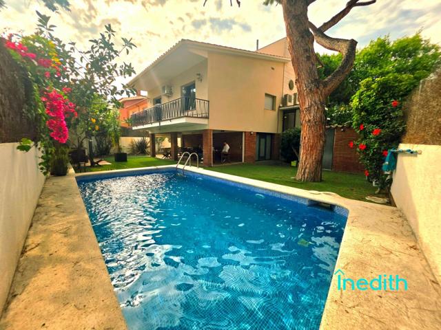 Bonita casa reformada con piscina en pleno Can bou la mejor zona Castelldefels photo 0