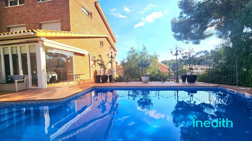 Gran casa con piscina en zona exclusiva de Castelldefels, 6 estancias photo 0