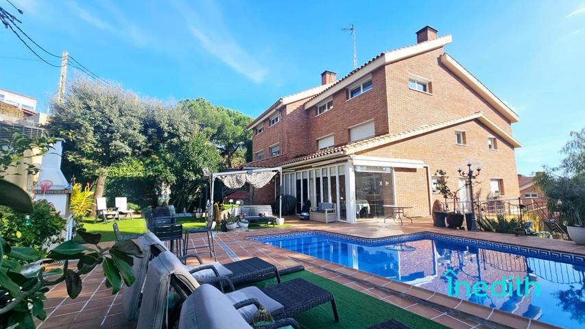 Gran casa con piscina en zona exclusiva de Castelldefels, 6 estancias photo 0