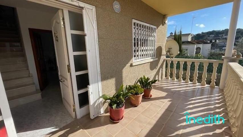 Preciosa casa con gran jardín photo 0