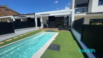 Preciosa adosada de una sola planta con piscina privada en Cunit Zona Residencial photo 0
