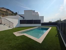 Bonita casa amplia con piscina, de diseño y vistas despejadas en Segur de Calafell photo 0