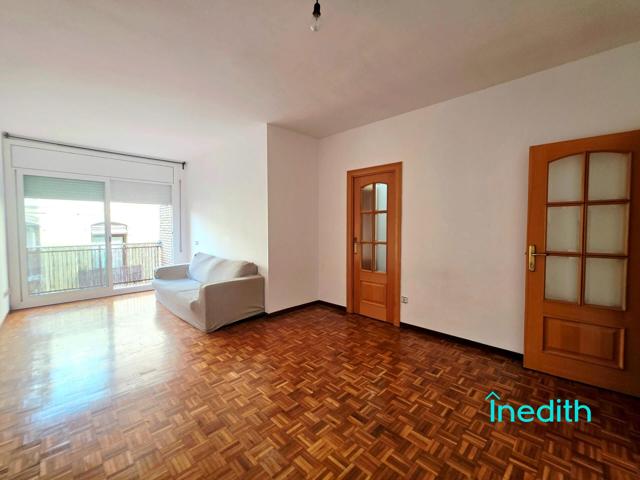 Piso de 3 habitaciones en cuarta planta con mucha luz en Gracia a dos pasos de Diagonal photo 0