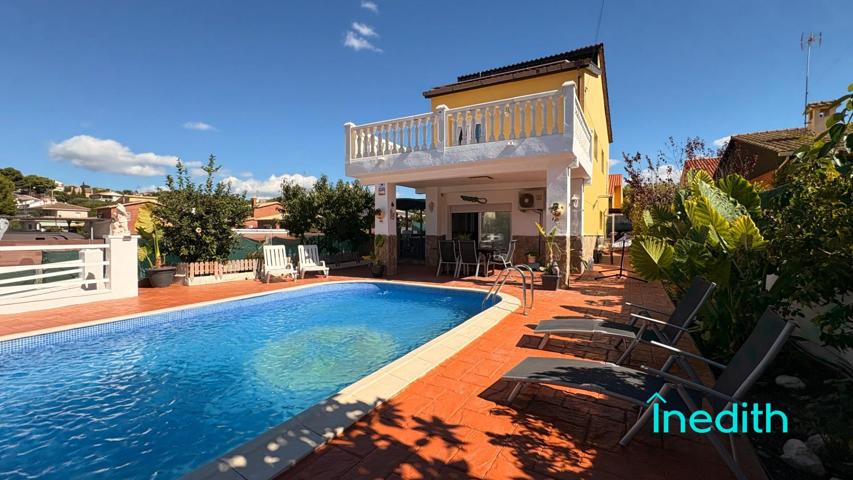 Espectacular chalet independiente con piscina y vistas despejadas en Costa Cunit photo 0