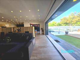 Preciosa y moderna casa de lujo en Cubelles, cerca de la playa y del centro del pueblo. photo 0