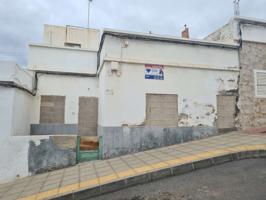 Se vende casa en ruinas, tapiada en el centro de Arrecife photo 0