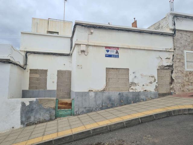 Se vende casa en ruinas, tapiada en el centro de Arrecife photo 0