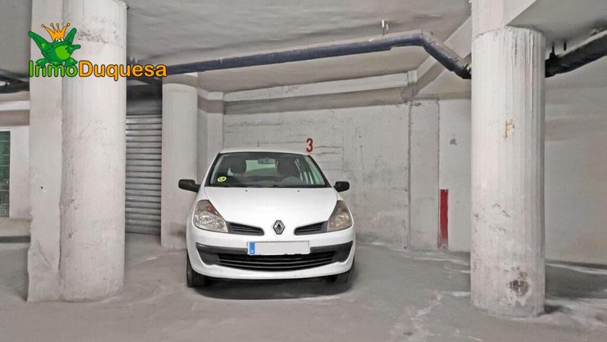 Aparcamiento para COCHE pequeño en Camino de Ronda photo 0