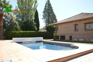 EXCLUSIVO CHALET UNA PLANTA CON 2300M2 DE PARCELA photo 0