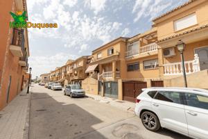 Casa adosada con 4 dorm. photo 0