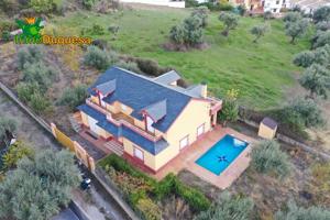 CHALET con piscina propia. photo 0