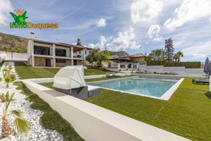 Chalet independiente de estilo moderno con parcela de 1.400 m² photo 0