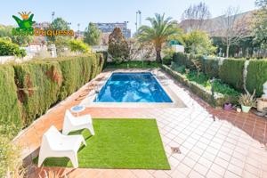 CHALET ADOSADO EN ZONA FORUM photo 0