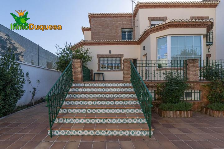 Chalet de 505 m2 construidos con piscina y jardines. 5 dormitorios, 3 baños y un aseo. Sótano 162 m2 photo 0
