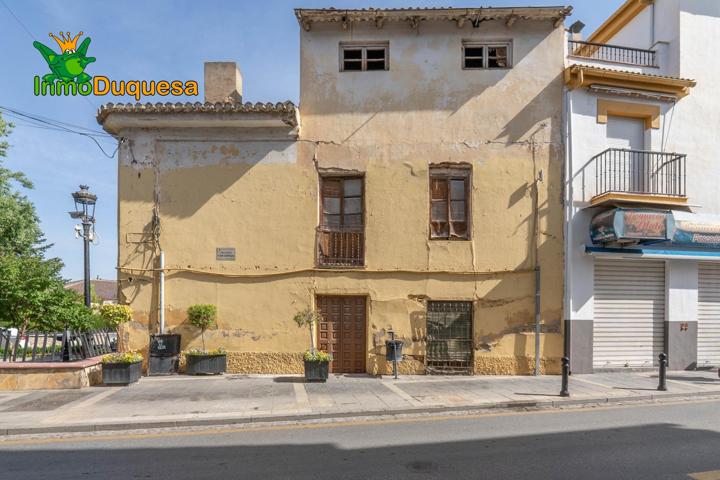 Casa de tres plantas con 288 m2 a reformar frente al Ayuntamiento de Ogíjares photo 0