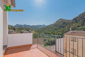 ESPECTACULAR CASA TOTALMENTE REFORMADA photo 0