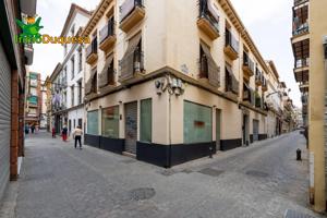 Casa en pleno centro de Granada Capital. Con Aparcamiento y patio. photo 0