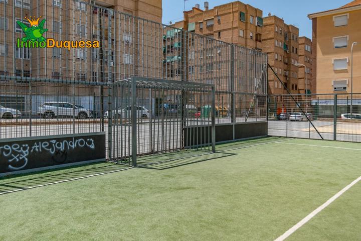 Piso en el Barrio de la Cruz con 4 Dorm. photo 0