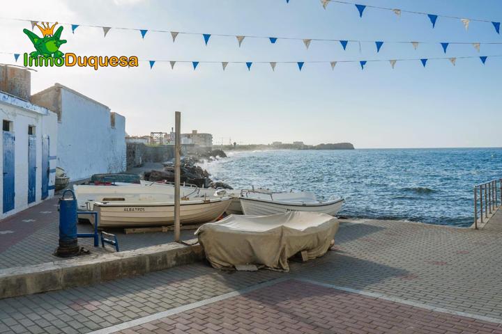 INVERSIÓN para ALQUILER. Casa con 3 apartamentos con licencia de alquiler turístico a 80 m. de la playa de Salobreña photo 0